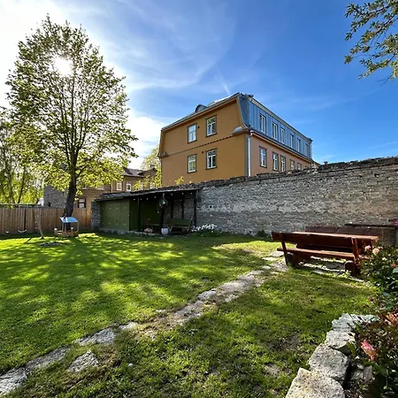 Garden Next To Telliskivi & Old Town Апартаменты Таллин